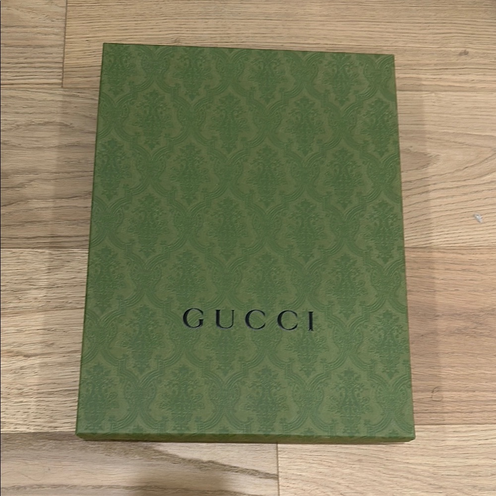 Gucci Green Patterned Box empty shirt